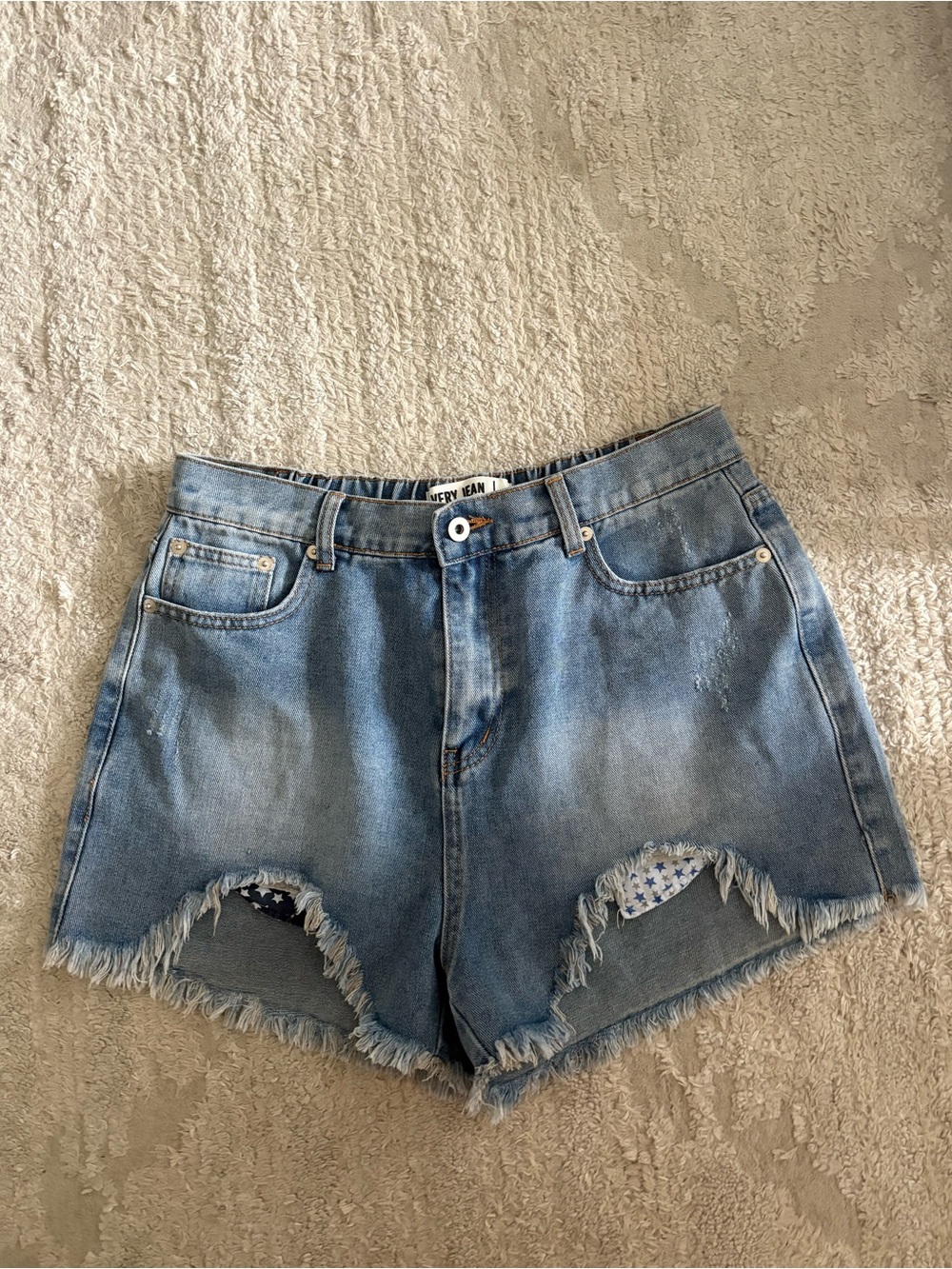 Very J Raw Hem Pocketed Contrast Washed Denim Shorts Size L